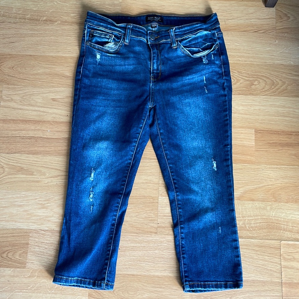 Judy Blue light distressed skinny capris size 13